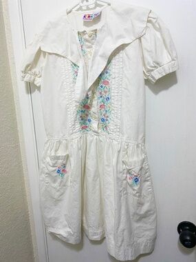Vintage Kids Count  Size 12  Girls Cream  Floral  Embroidered White Dress